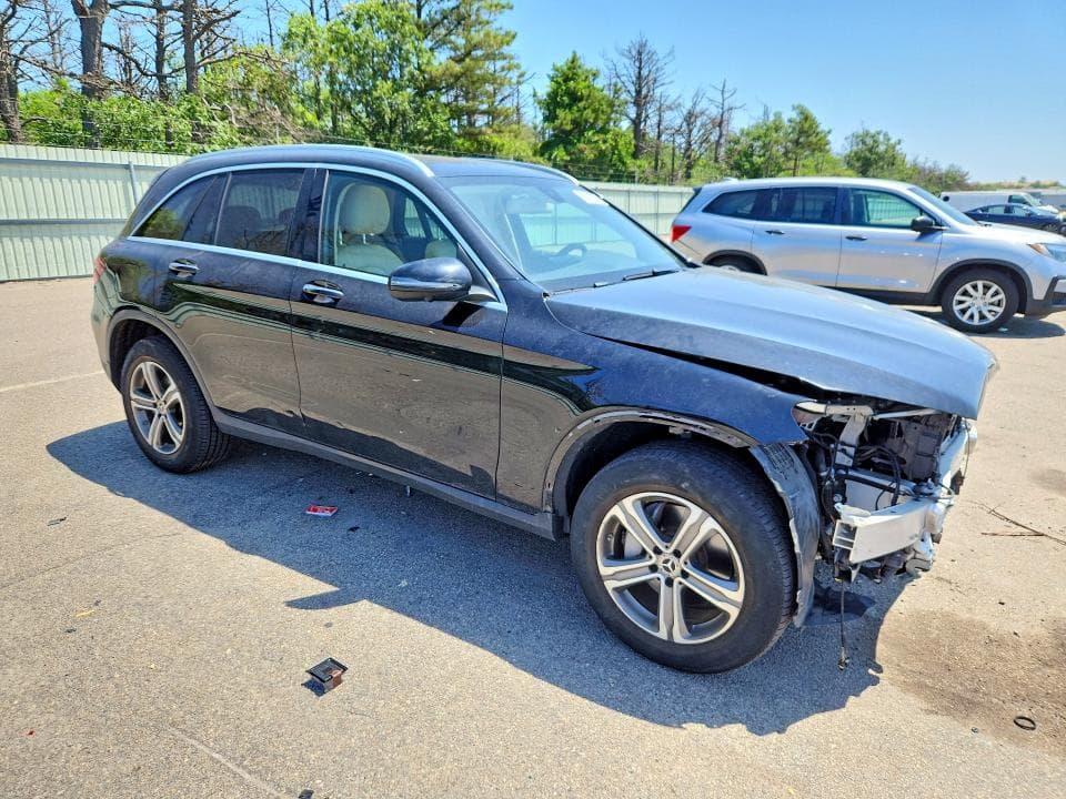 2019 MERCEDES-BENZ GLC 300 4MATIC 4