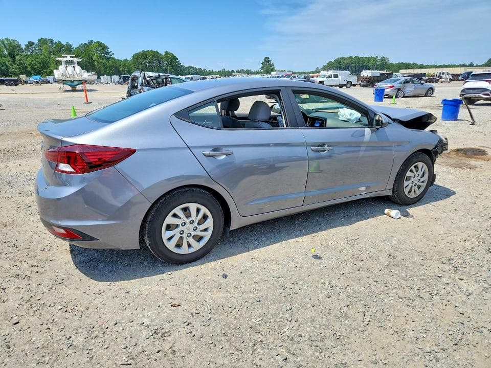 2019 HYUNDAI ELANTRA SE 3