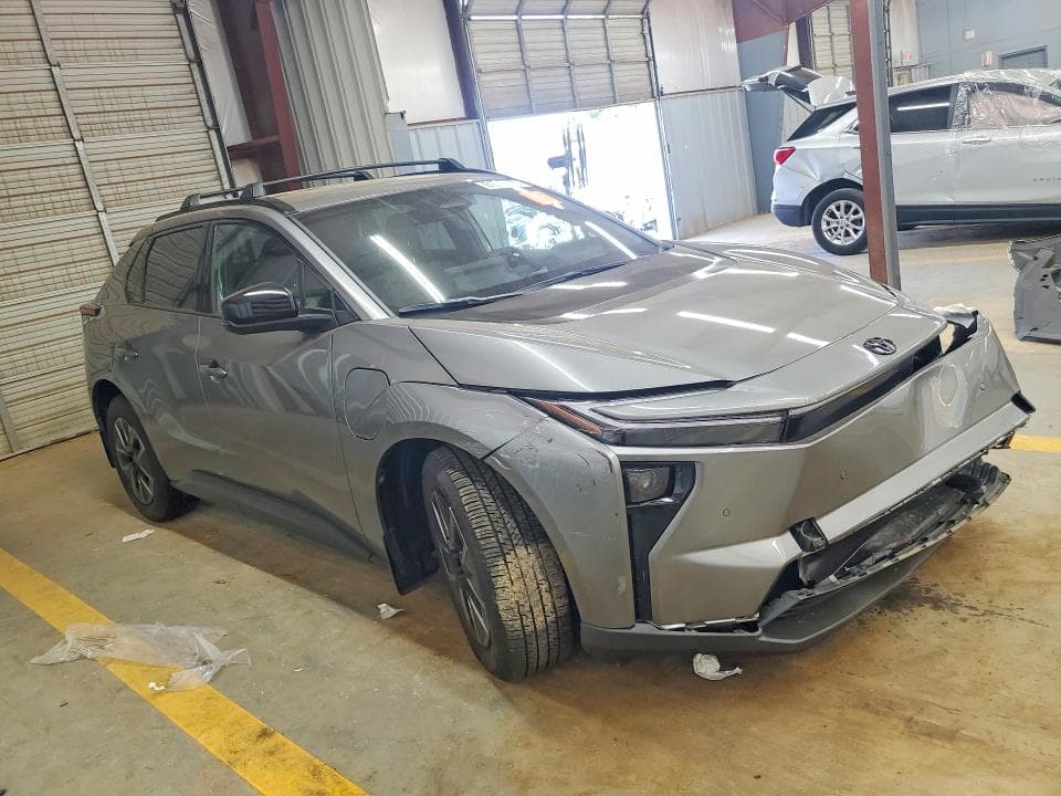 2026 TOYOTA BZ XLE 4