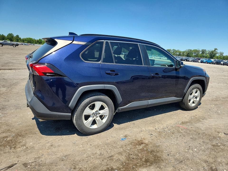2020 TOYOTA RAV4 XLE 3
