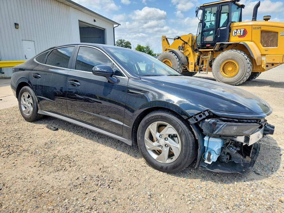 2025 HYUNDAI SONATA SE 4