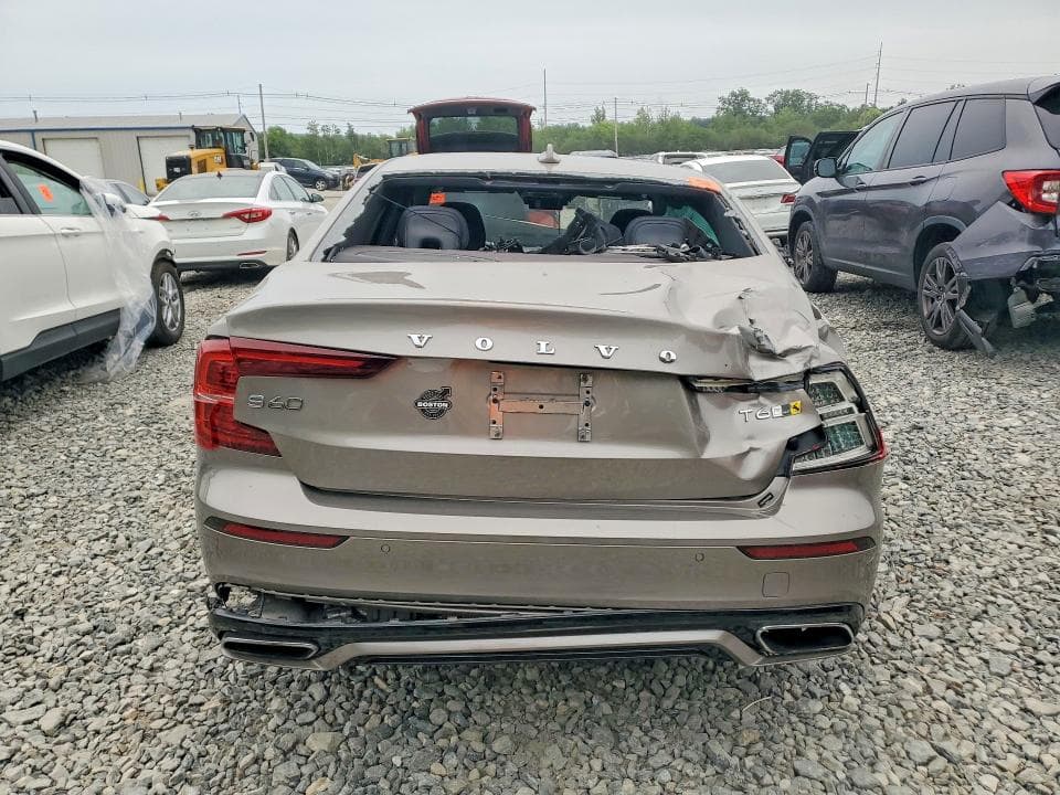 2019 VOLVO S60 T6 R-DESIGN 6