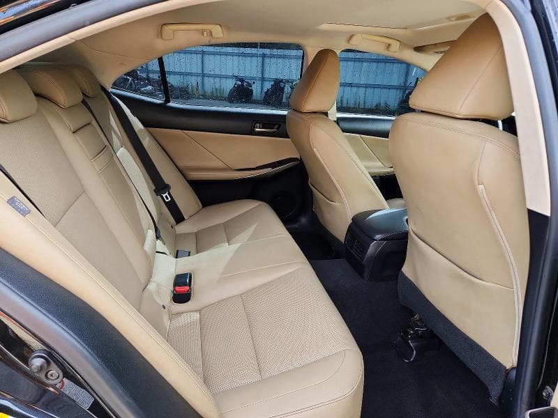 2017 LEXUS IS 200T 10