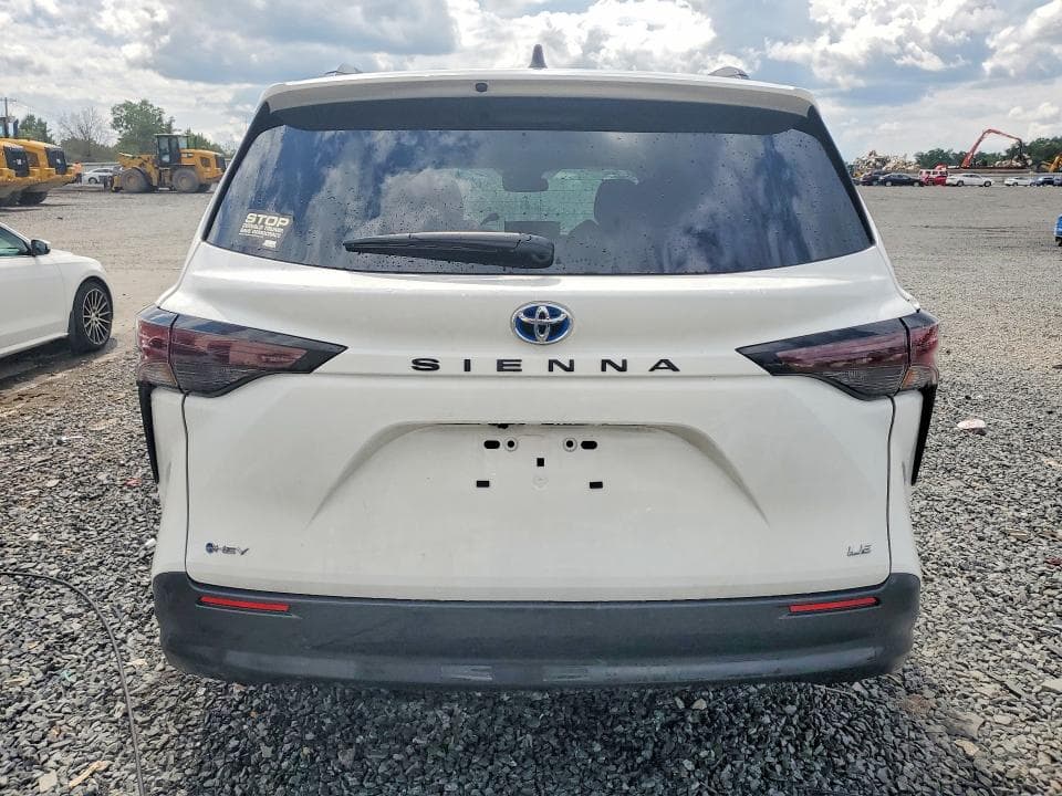 2025 TOYOTA SIENNA LE 6