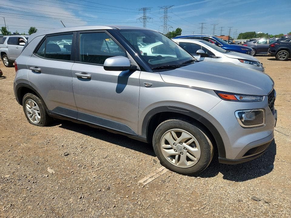 2025 HYUNDAI VENUE SE 4