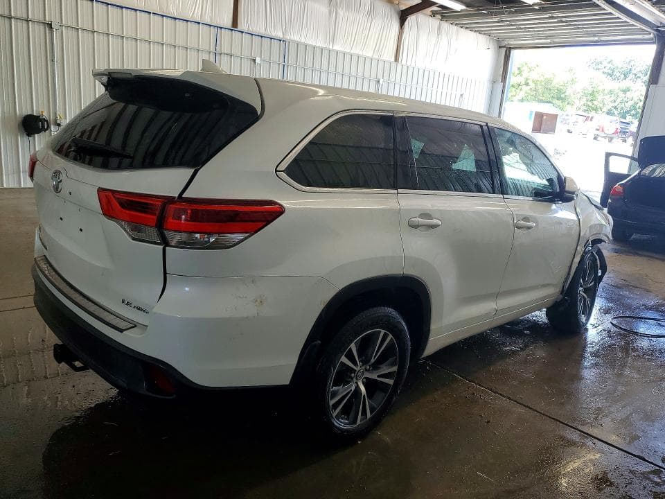 2017 TOYOTA HIGHLANDER LE PLUS 3