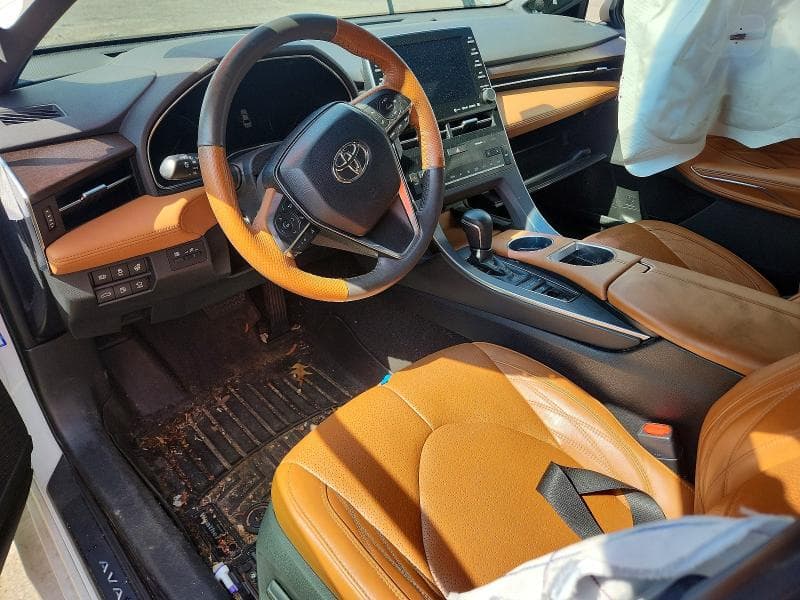 2019 TOYOTA AVALON LIMITED 8