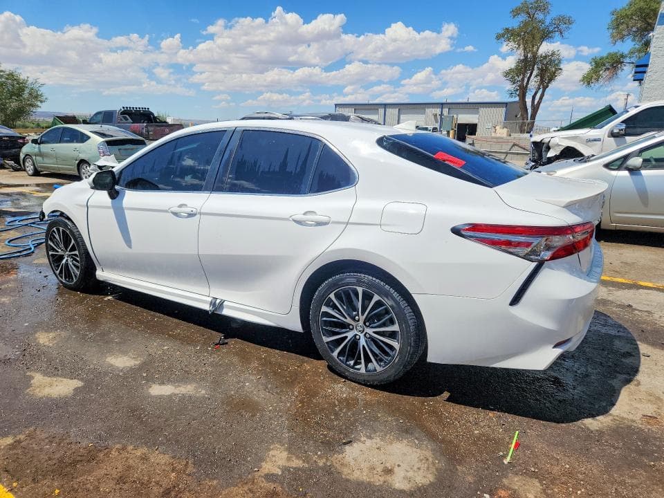2019 TOYOTA CAMRY SE 2