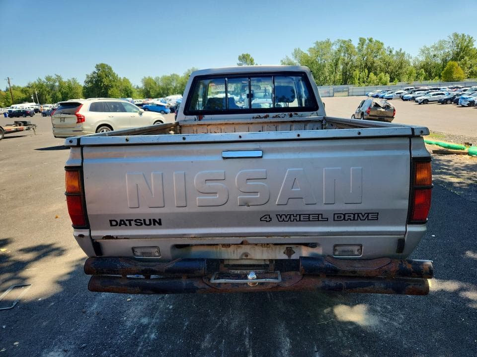 1984 DATSUN 720 KING CAB 4X4 6