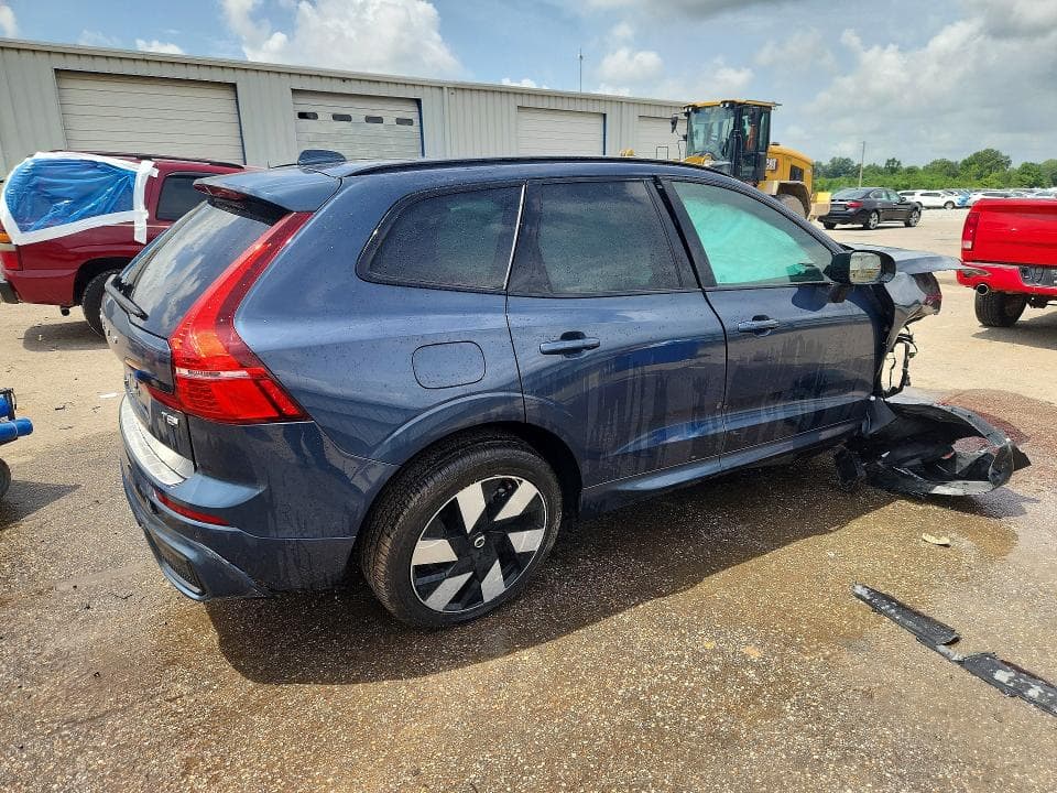 2025 VOLVO XC60 PLUS 3