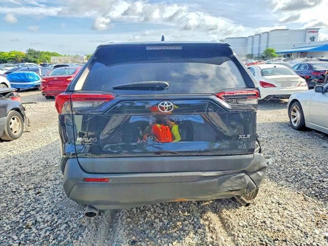 2021 TOYOTA RAV4 XLE 6
