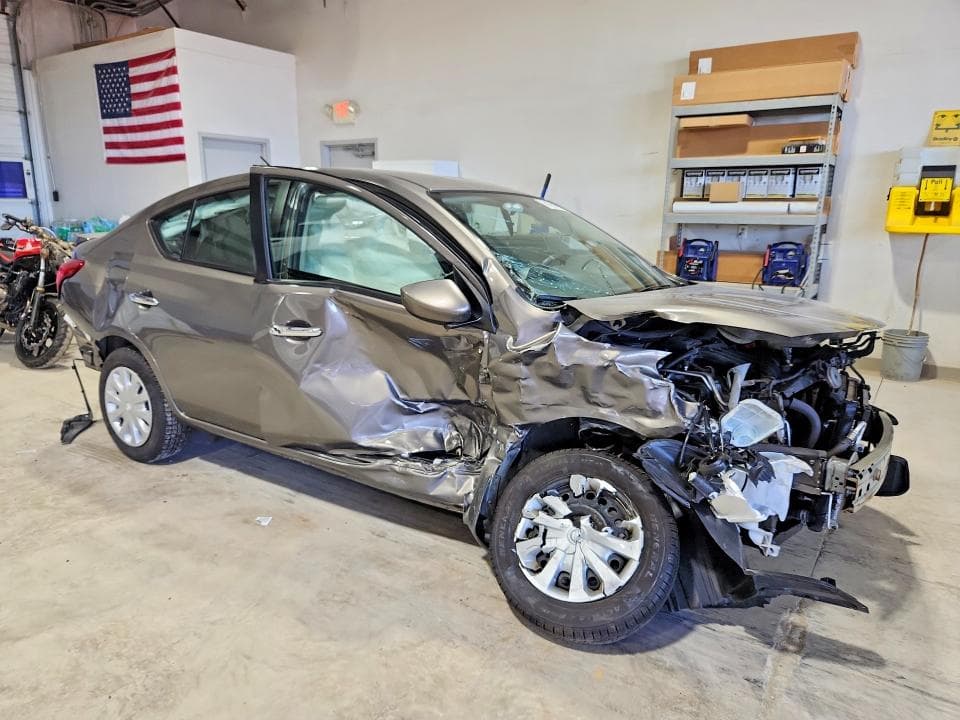 2017 NISSAN VERSA 1.6 SV 4
