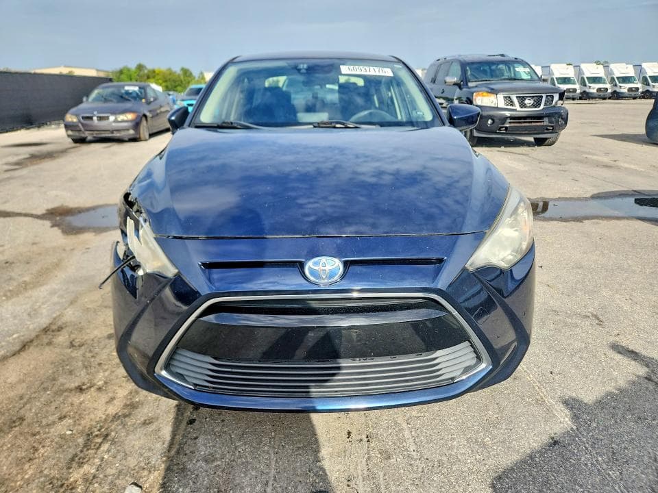 2017 TOYOTA YARIS BASE 5