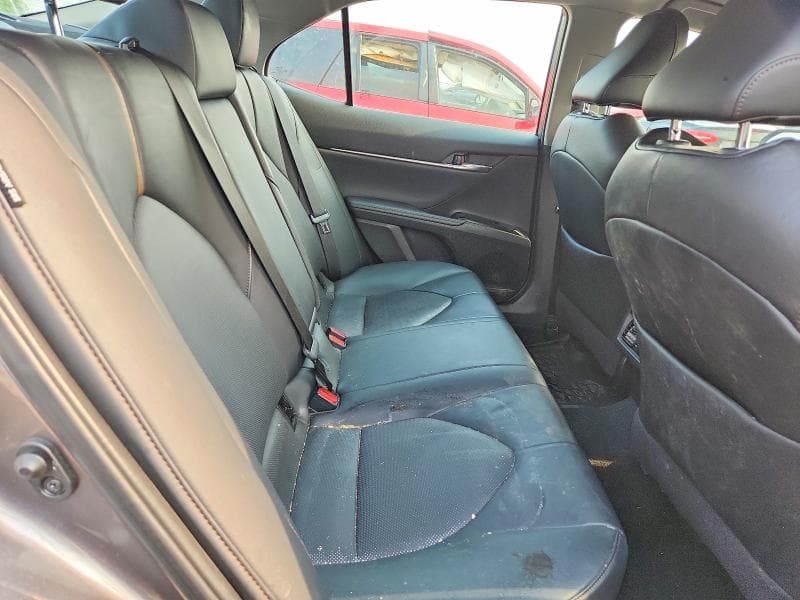 2020 TOYOTA CAMRY XLE 10