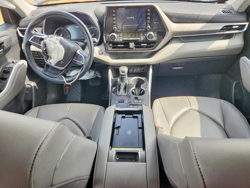 2022 TOYOTA HIGHLANDER XLE 8
