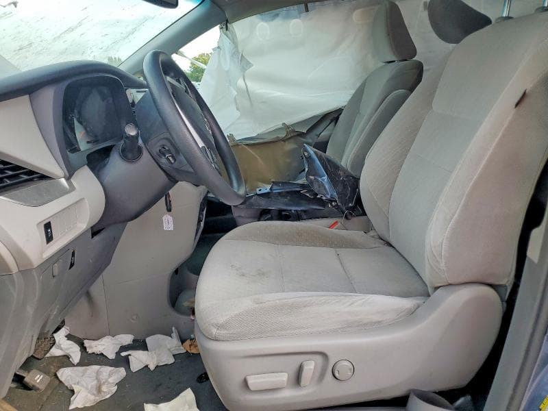 2017 TOYOTA SIENNA LE 7
