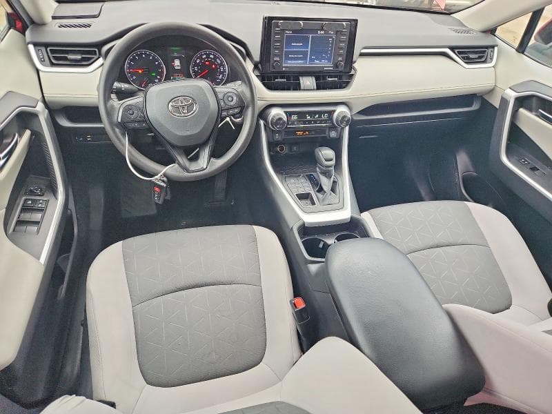 2021 TOYOTA RAV4 XLE 8