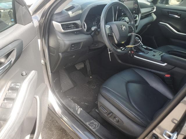 2021 TOYOTA HIGHLANDER XLE 8