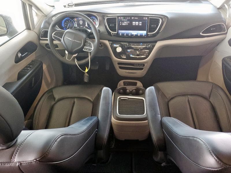 2023 CHRYSLER PACIFICA TOURING L 8