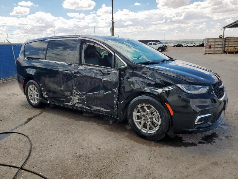 2023 CHRYSLER PACIFICA TOURING L 4