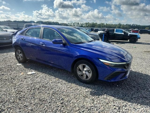 2024 HYUNDAI ELANTRA SE 4