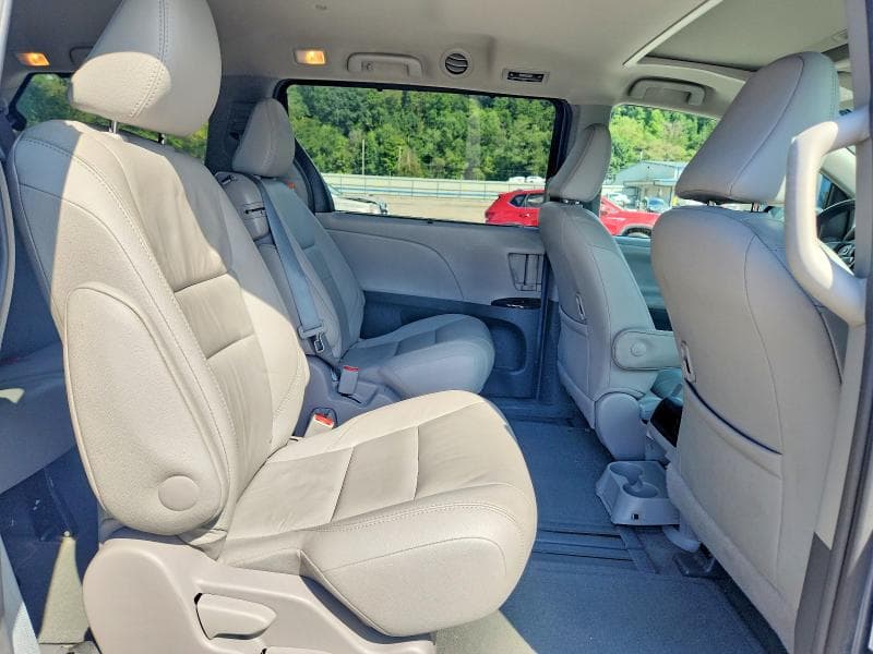 2017 TOYOTA SIENNA XLE 8-PASSENGER 11