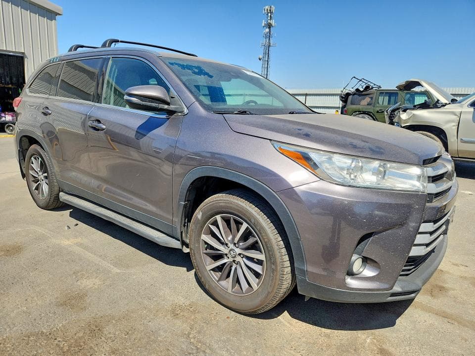 2019 TOYOTA HIGHLANDER XLE 4
