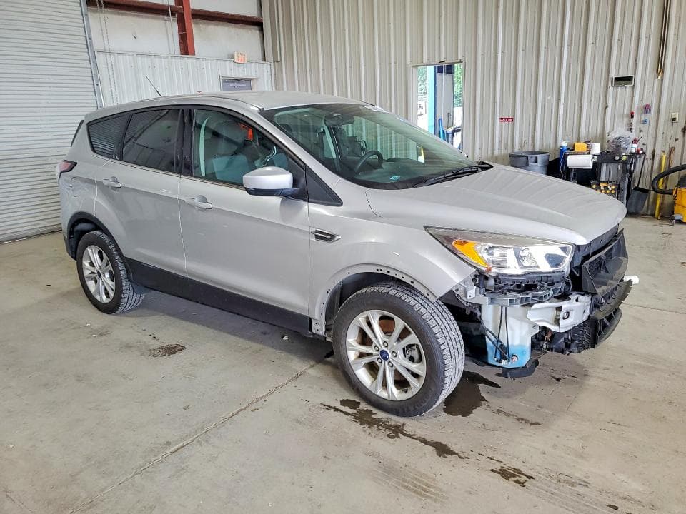 2017 FORD ESCAPE SE 4