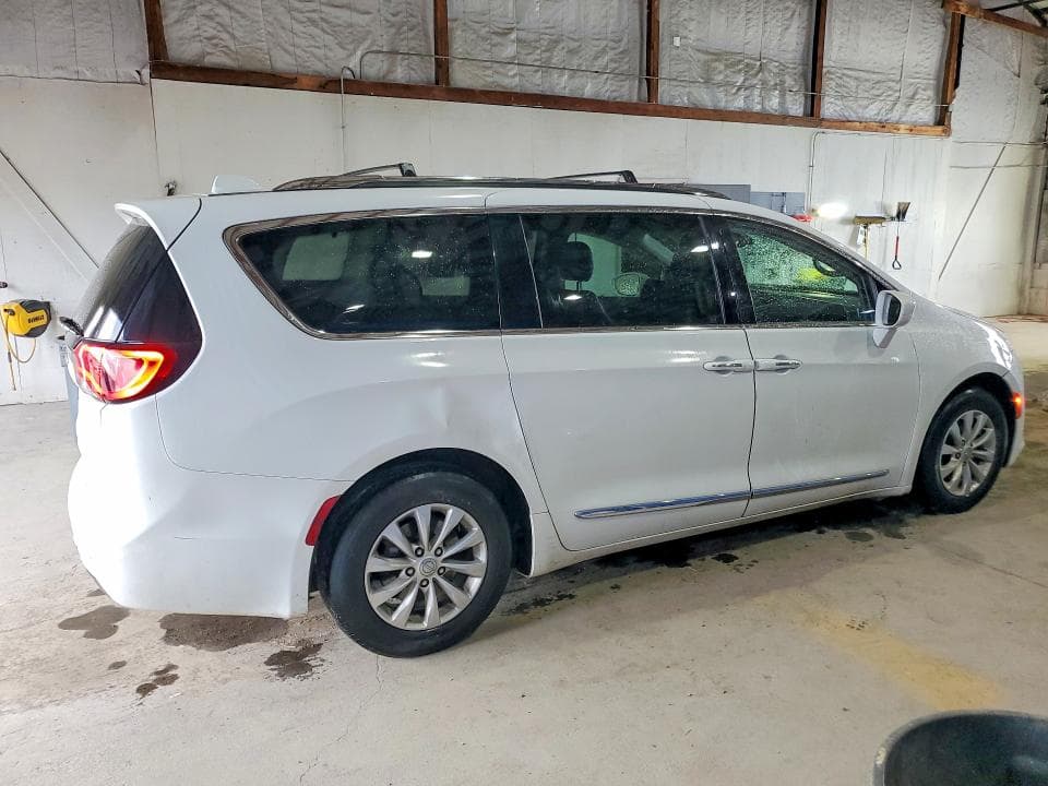 2019 CHRYSLER PACIFICA TOURING L 3