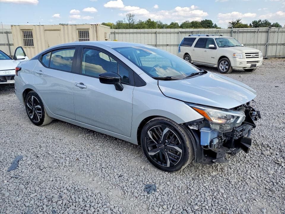 2024 NISSAN VERSA SR 4