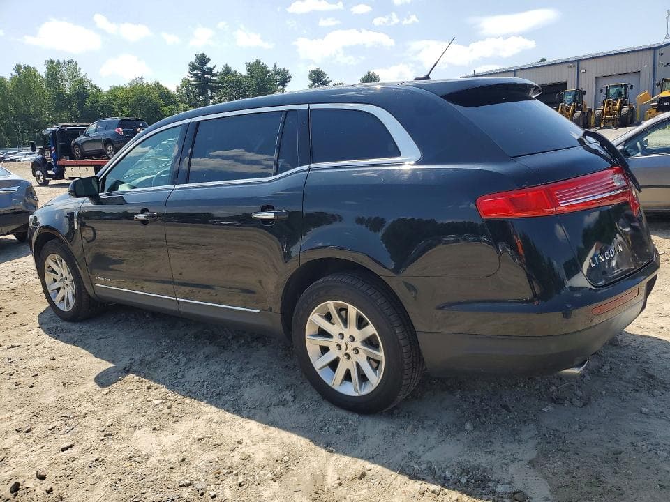 2017 LINCOLN MKT 2