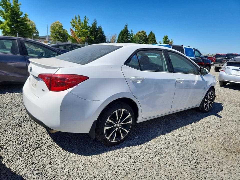 2017 TOYOTA COROLLA SE 3