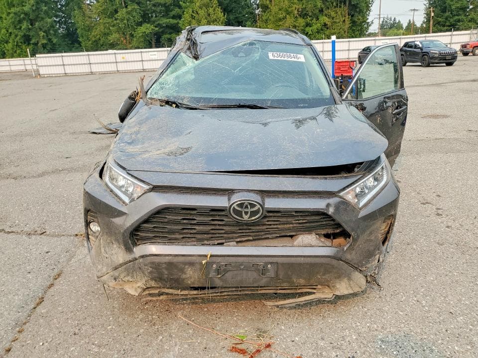 2019 TOYOTA RAV4 XLE 5