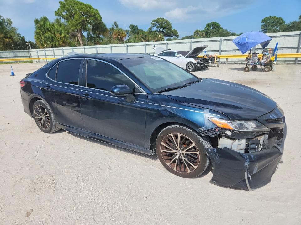 2018 TOYOTA CAMRY SE 4