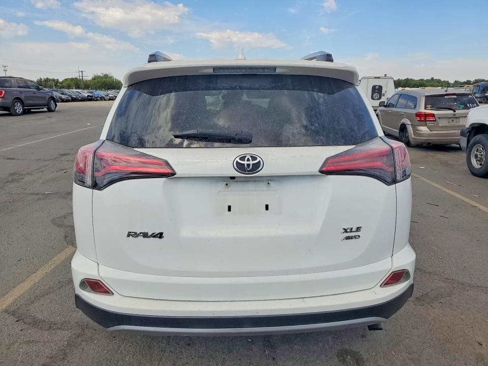 2018 TOYOTA RAV4 XLE 6