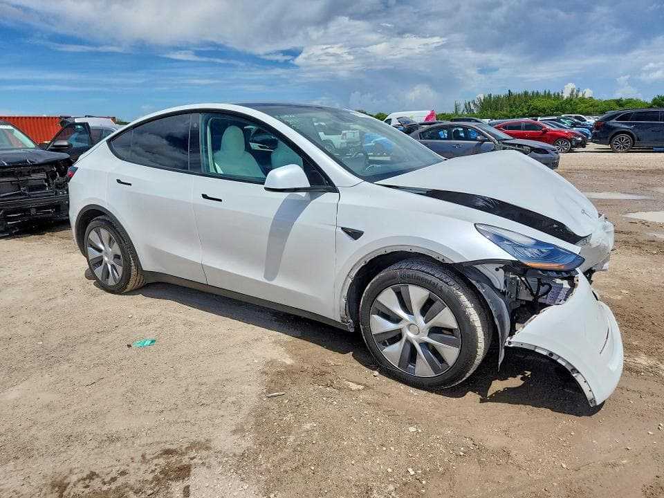 2023 TESLA MODEL Y 4