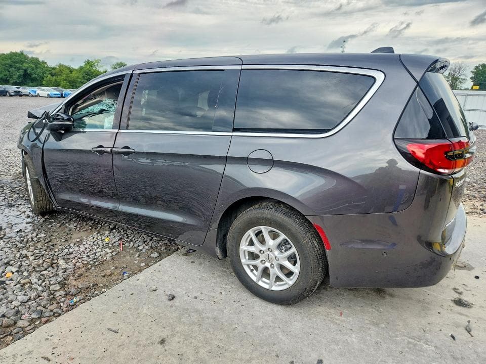 2023 CHRYSLER PACIFICA TOURING L 2