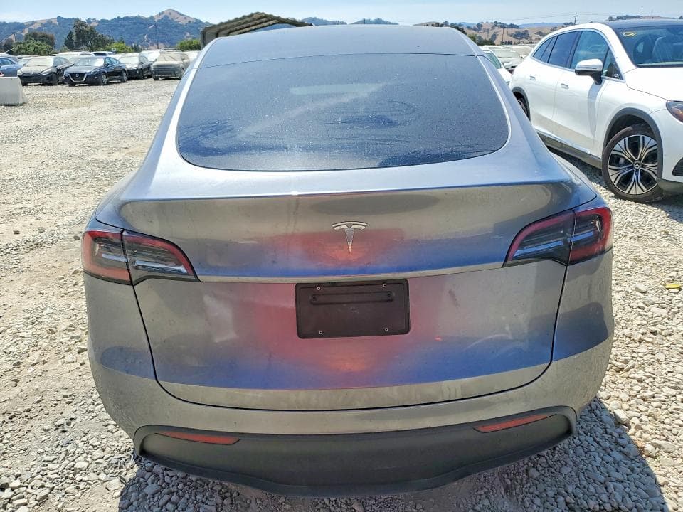 2025 TESLA MODEL Y 6
