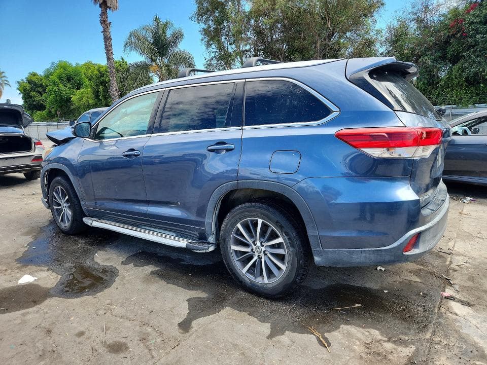 2017 TOYOTA HIGHLANDER XLE 2