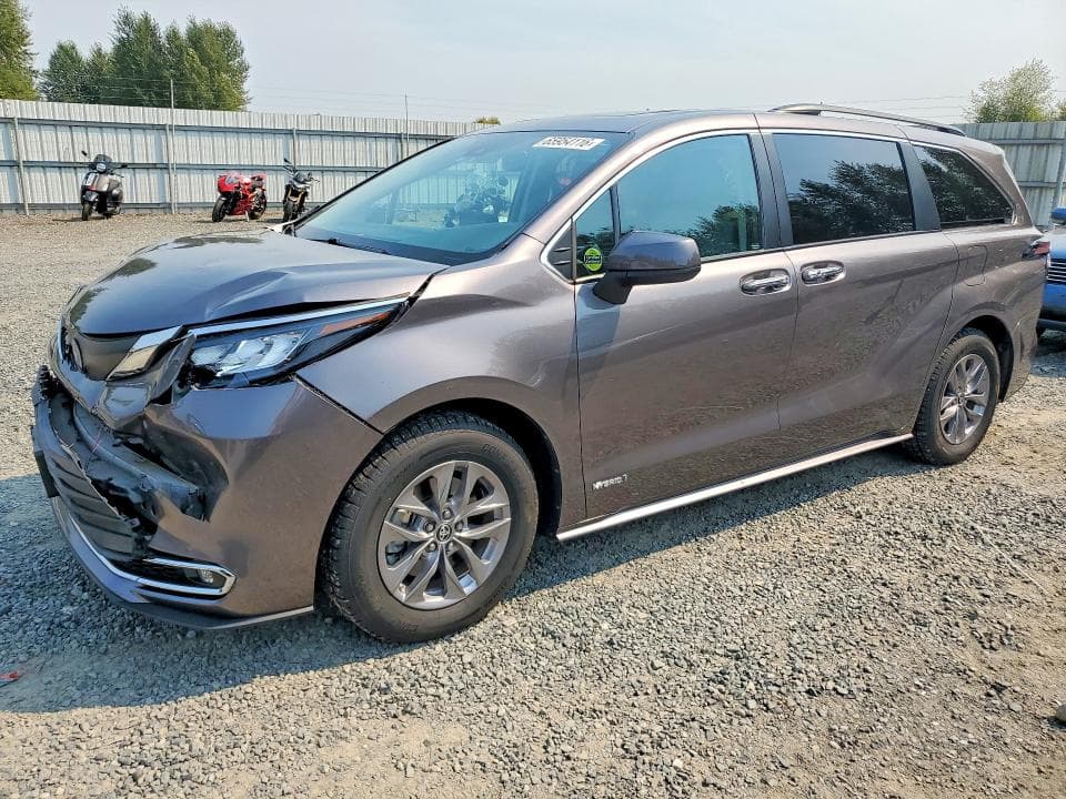 2021 TOYOTA SIENNA XLE - 1