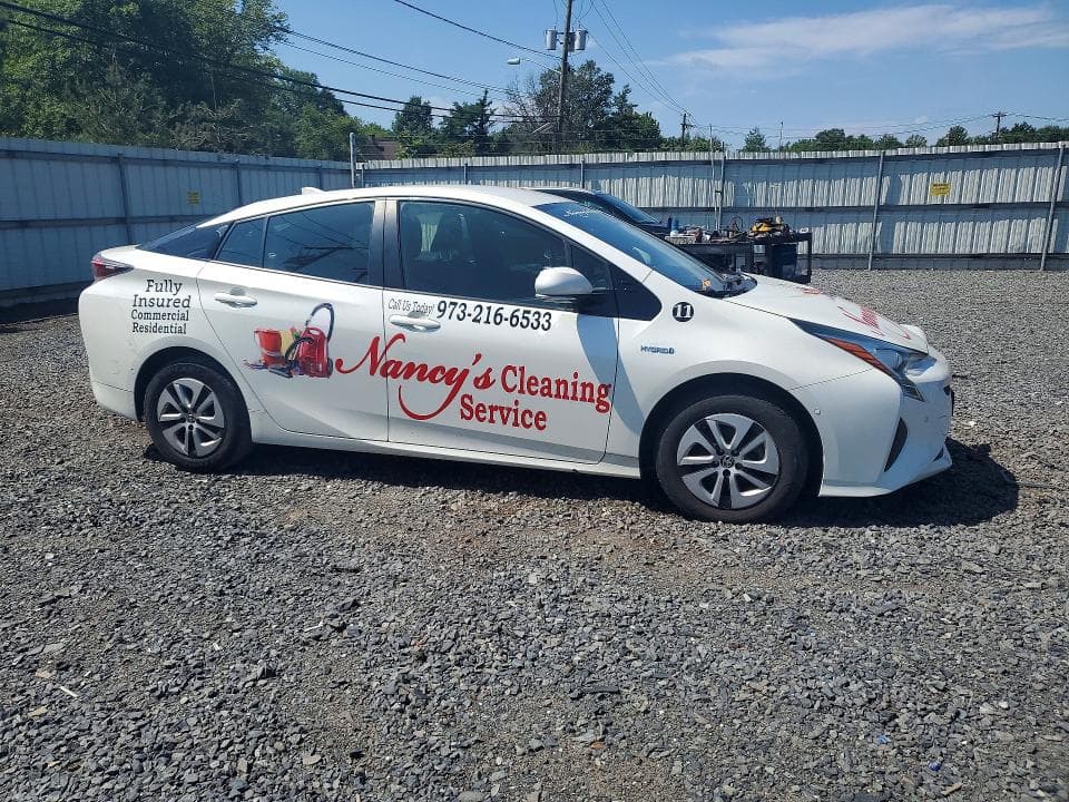 2017 TOYOTA PRIUS TWO 4