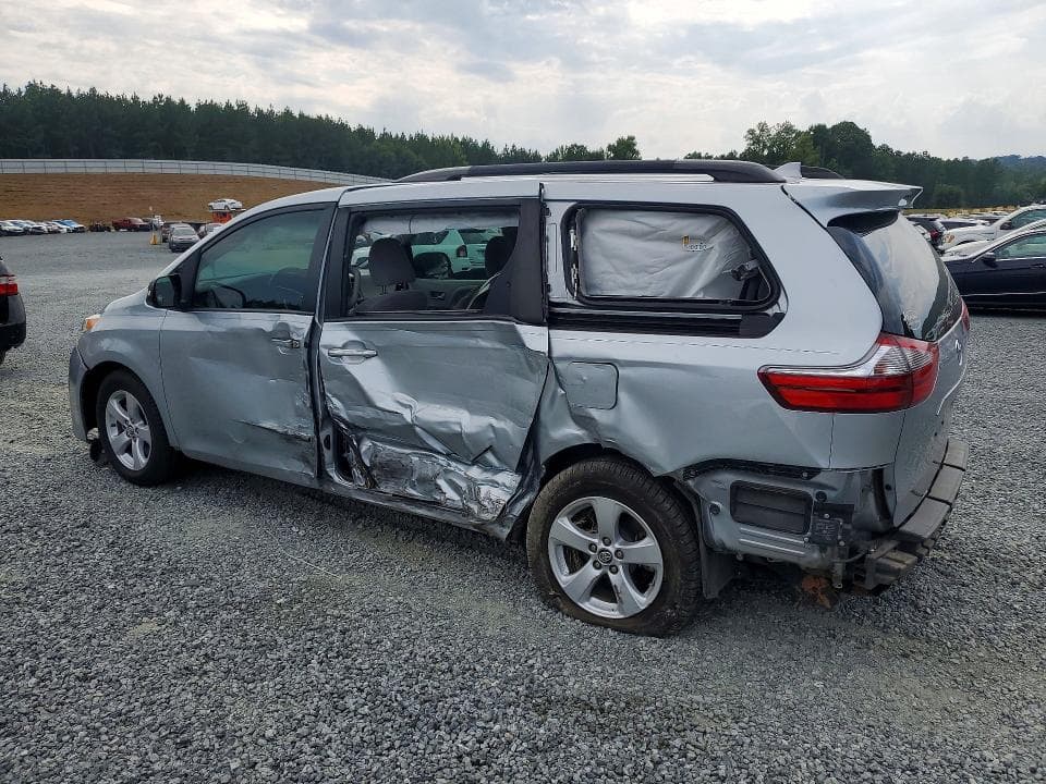 2020 TOYOTA SIENNA LE 2