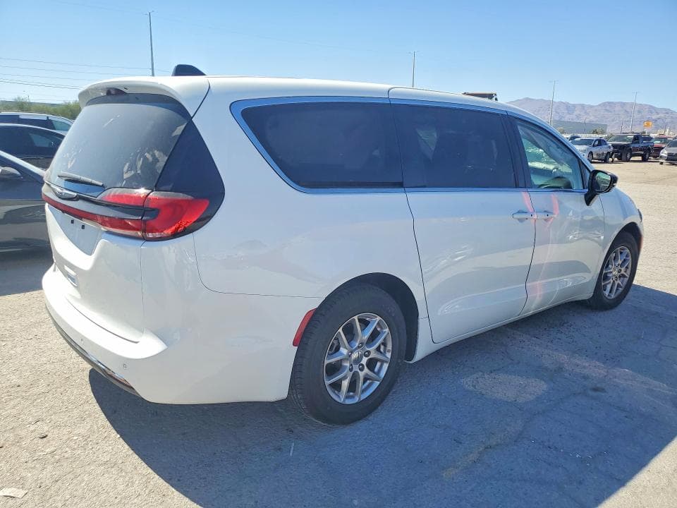 2024 CHRYSLER PACIFICA TOURING L 3