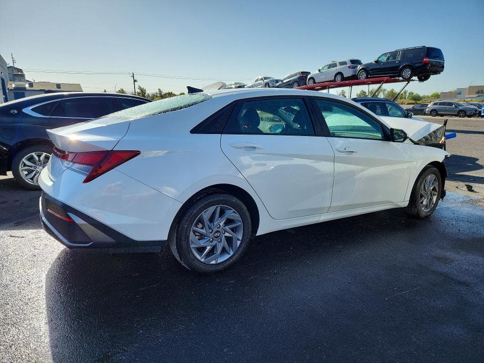 2024 HYUNDAI ELANTRA SEL 3