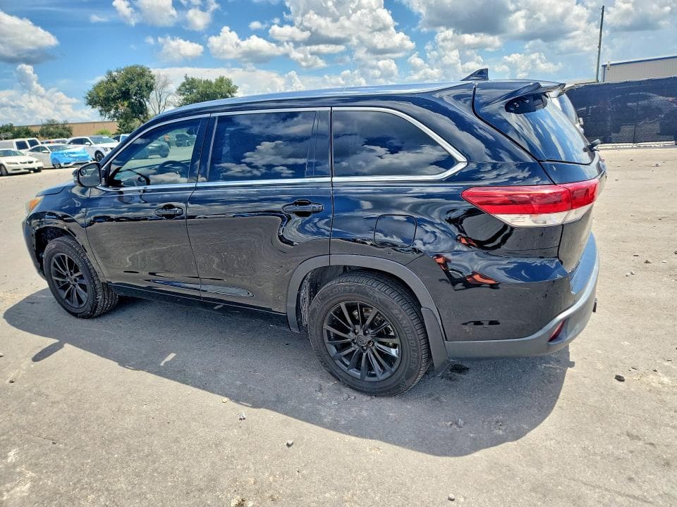 2018 TOYOTA HIGHLANDER XLE 2