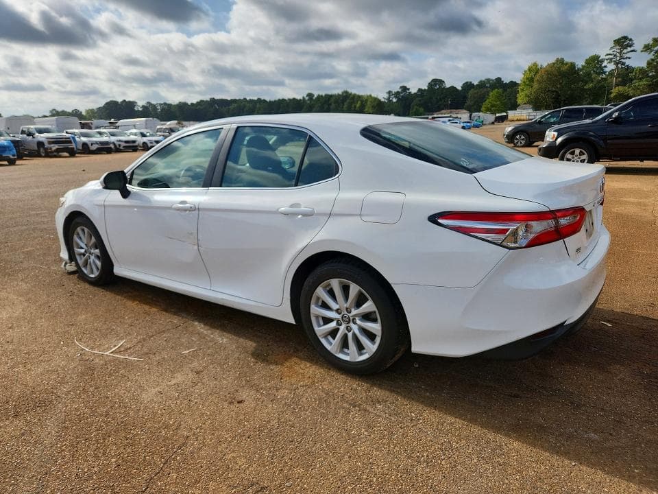 2018 TOYOTA CAMRY LE 2