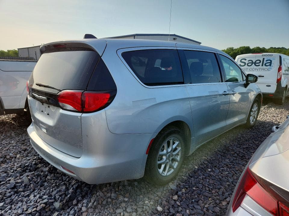 2023 CHRYSLER VOYAGER LX 3