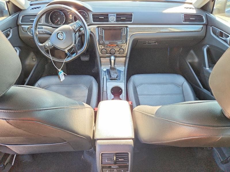2017 VOLKSWAGEN PASSAT SE 8