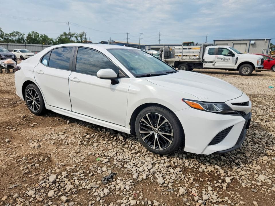 2020 TOYOTA CAMRY SE 4