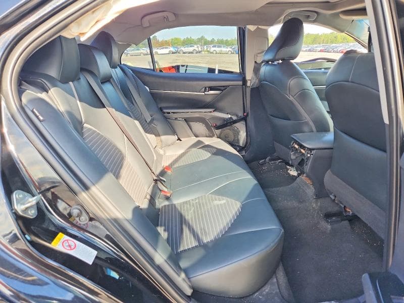 2018 TOYOTA CAMRY SE 10